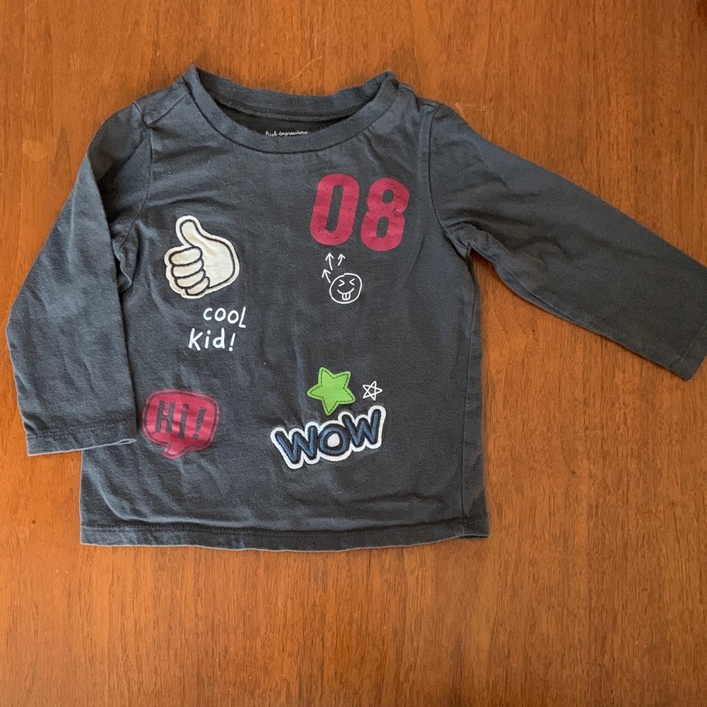 🍓3/$10 First Impressions Graphic Long Sleeve Tee size 18m